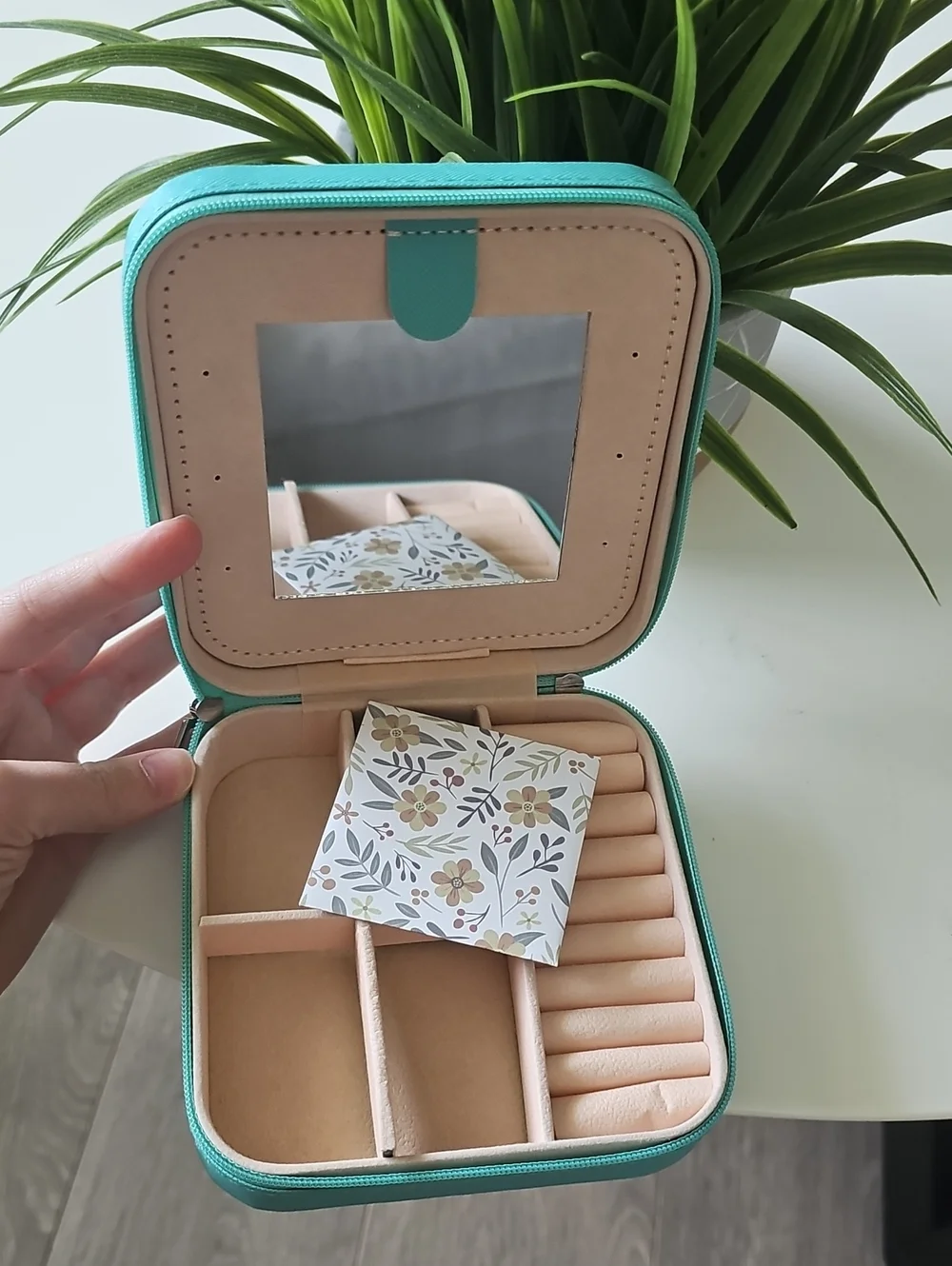 None compact teal
